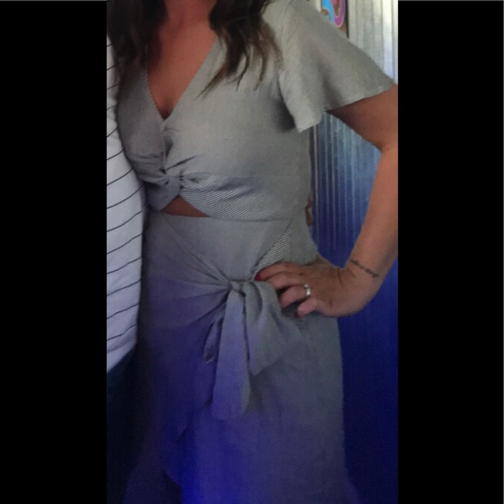 Dress without cutout detail